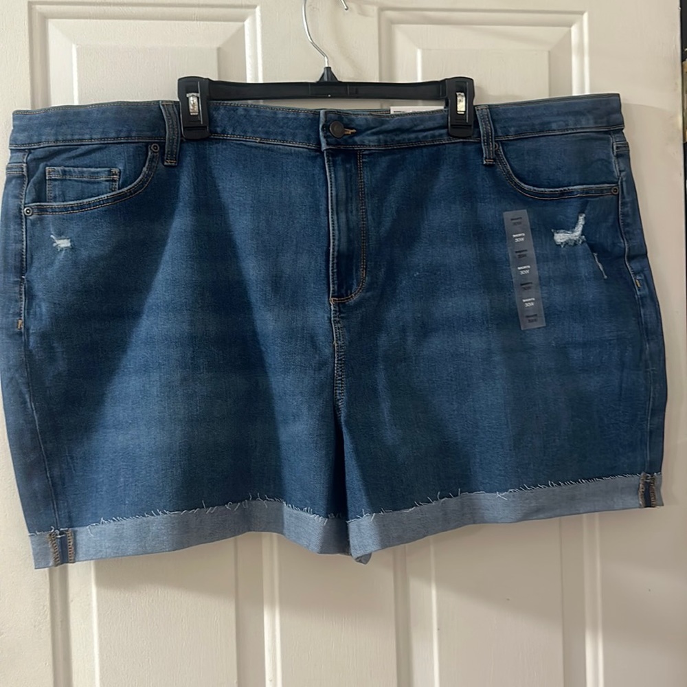 SONOMA HIGH RISE DENIM SHORTS: BLUE: DISTRESSED: NEW WITH TAGS: SIZE 30W